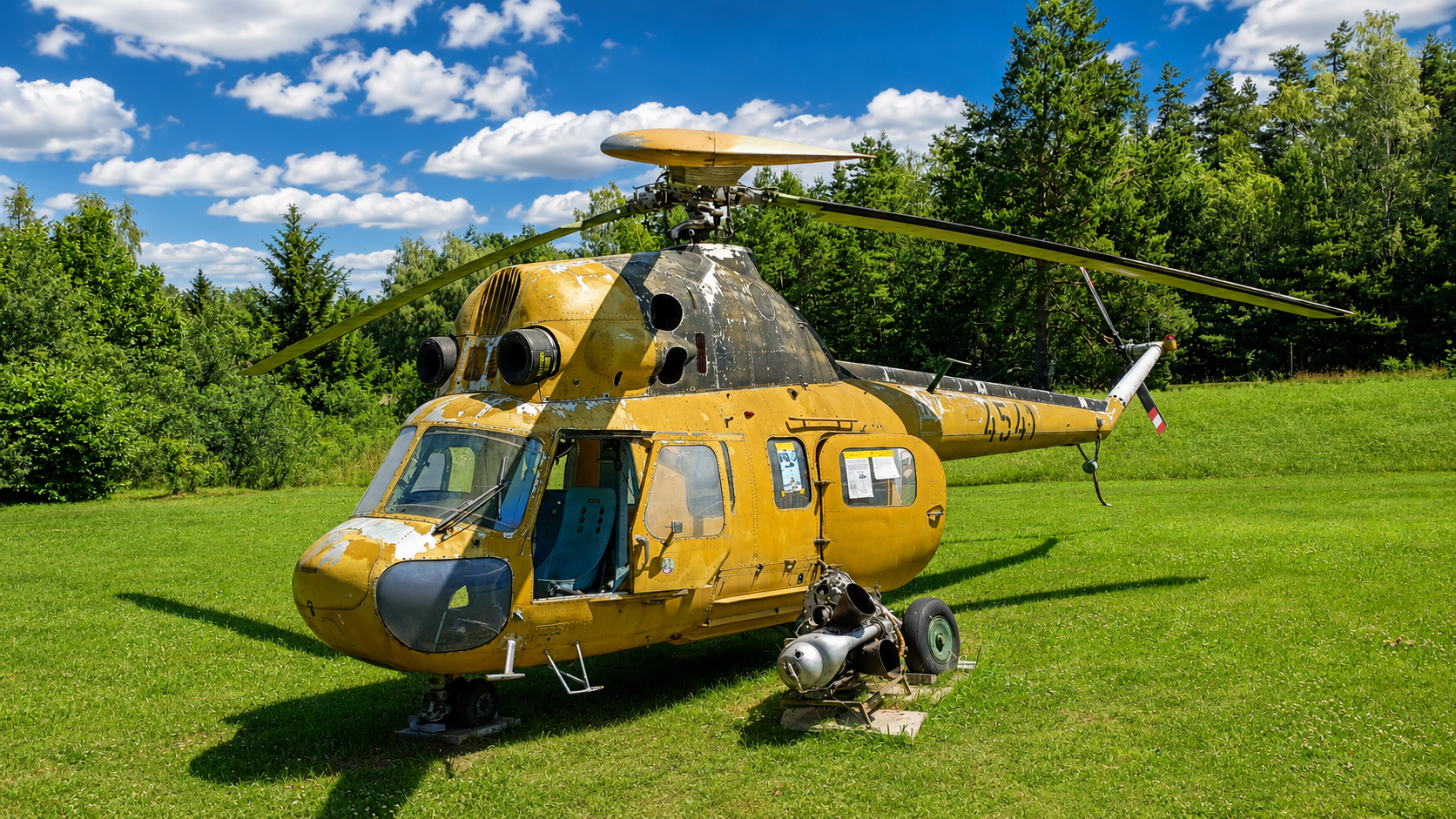 Vrtulník Mi-2 v Leteckém muzeu Hrdlořezy